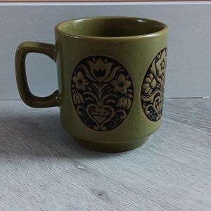 Vintage single mug with floral design